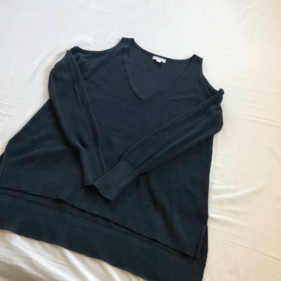 14th & Union Cold Shoulder Long Sleeve Sweater - Picture 6 of 8